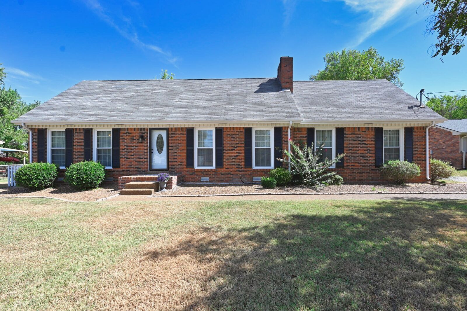 Property Photo: 427 Walton Ferry Rd TN 37075