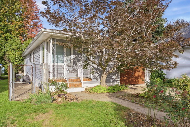 Property Photo: 1612 Lincoln IA 52761