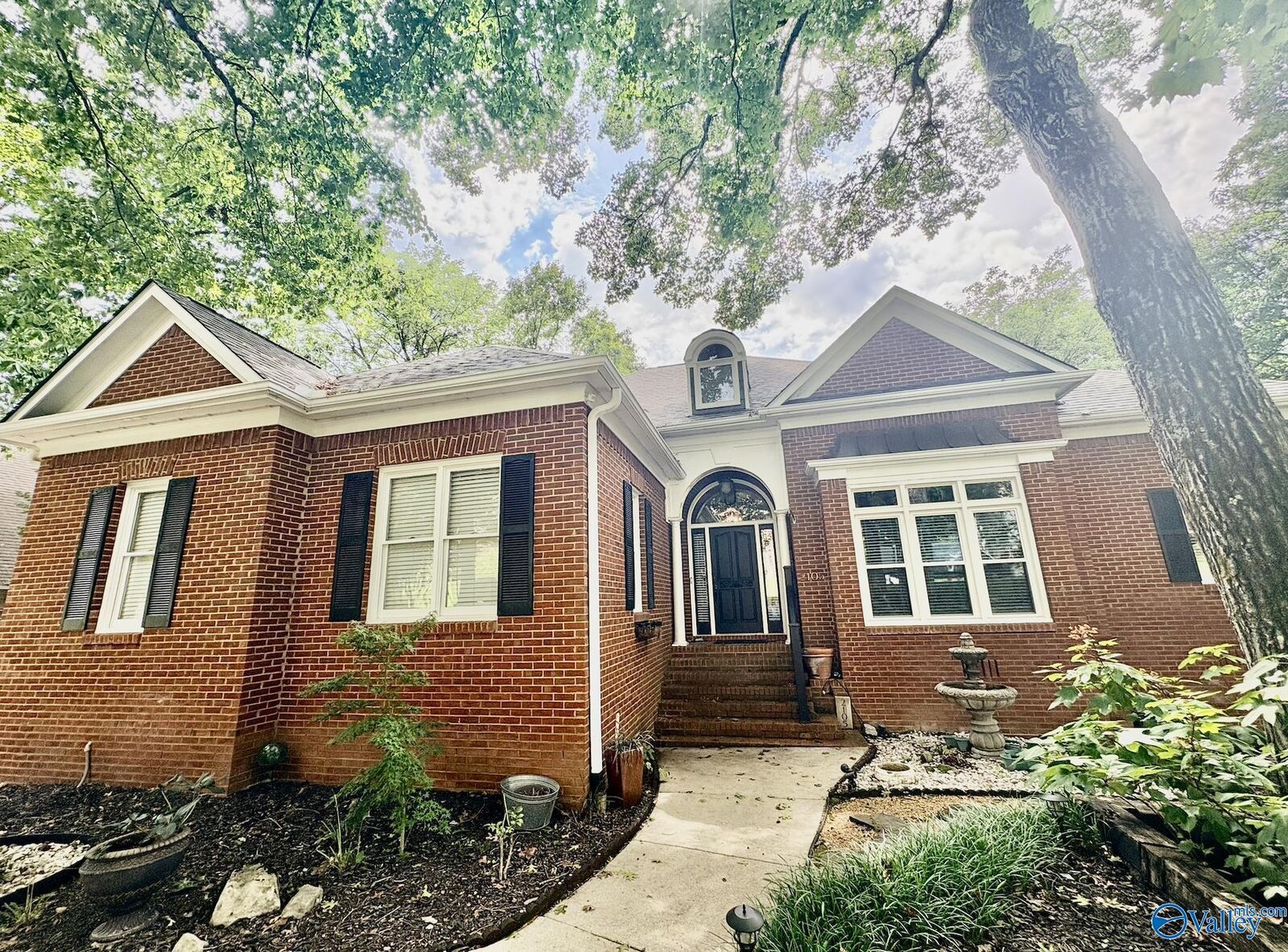 Property Photo: 2105 Greenslope Trail AL 35811