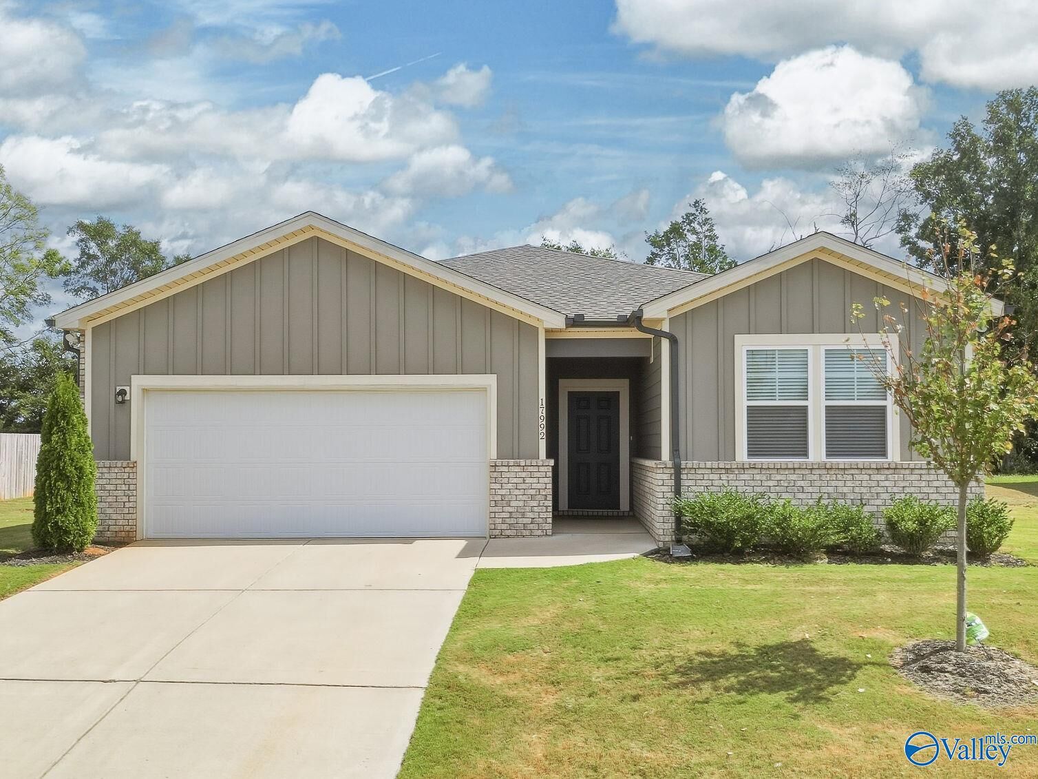 Property Photo:  17992 Daniel Island Drive  AL 35611 