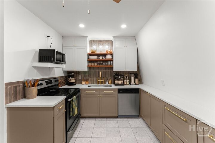 Property Photo:  100 Hidden Hills Lane  GA 30605 