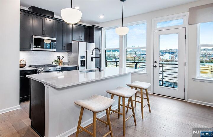 Property Photo:  300 Sycamore Street 306  NJ 07032 