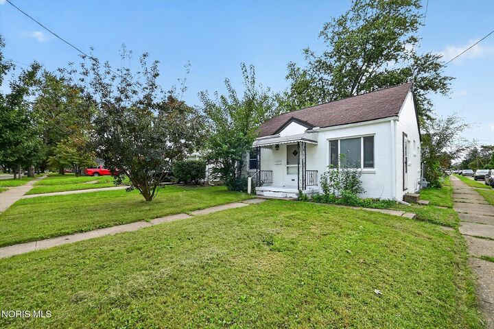 Property Photo:  4703 Vermaas Avenue  OH 43612 