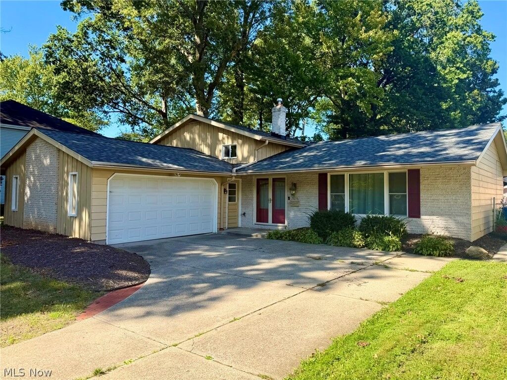 Property Photo:  28096 Edgepark Drive  OH 44070 