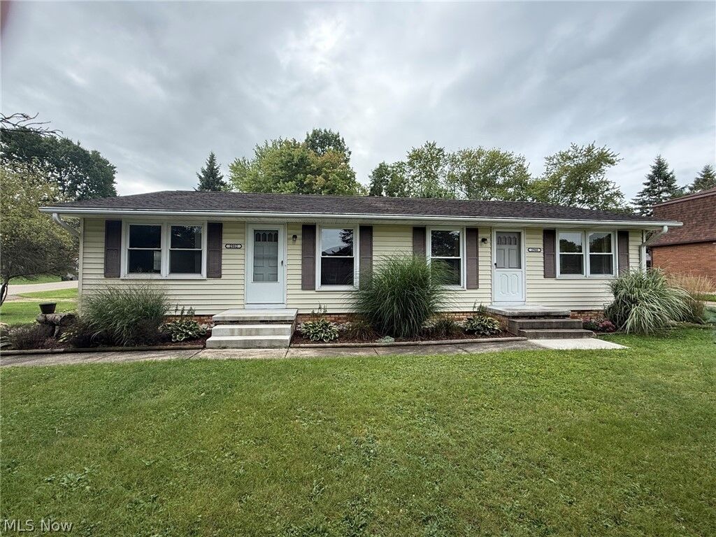 Property Photo:  2902 Thackeray Avenue NW  OH 44646 