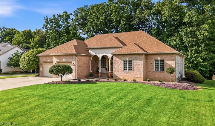 Property Photo:  40 White Oak Court  OH 44406 