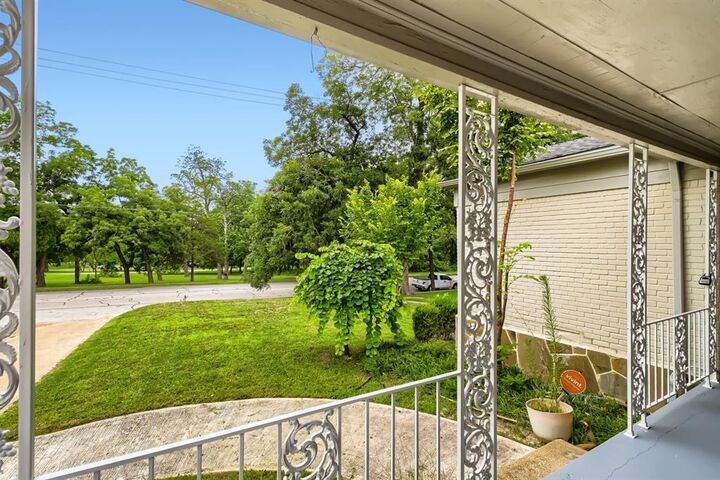 Property Photo:  6915 E Grand Avenue  TX 75223 