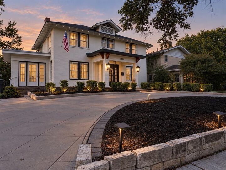 Property Photo: 2221 Park Place Avenue TX 76110