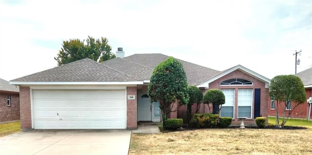 Property Photo: 309 Odell Street TX 76033