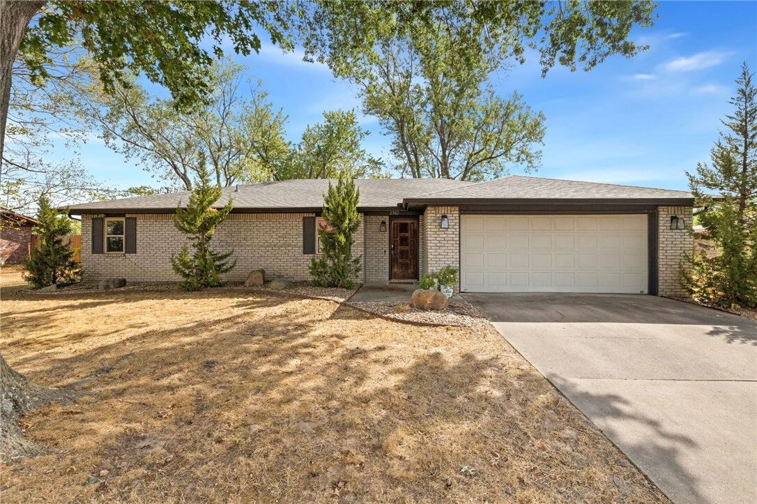 Property Photo:  2302 SE 16th Street  AR 72712 