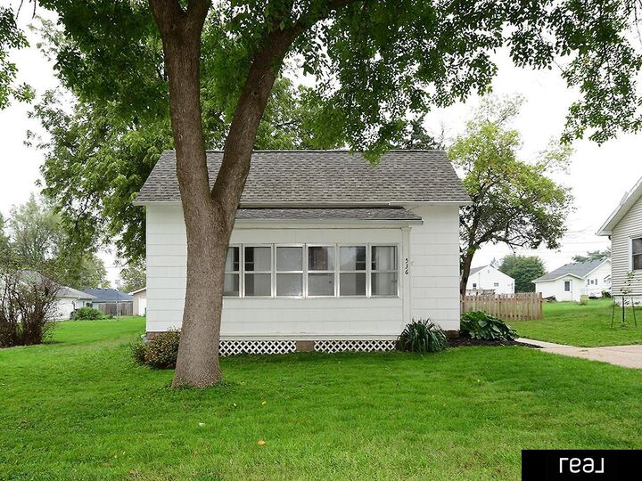 Property Photo:  536 Grandview Avenue  NE 68028 