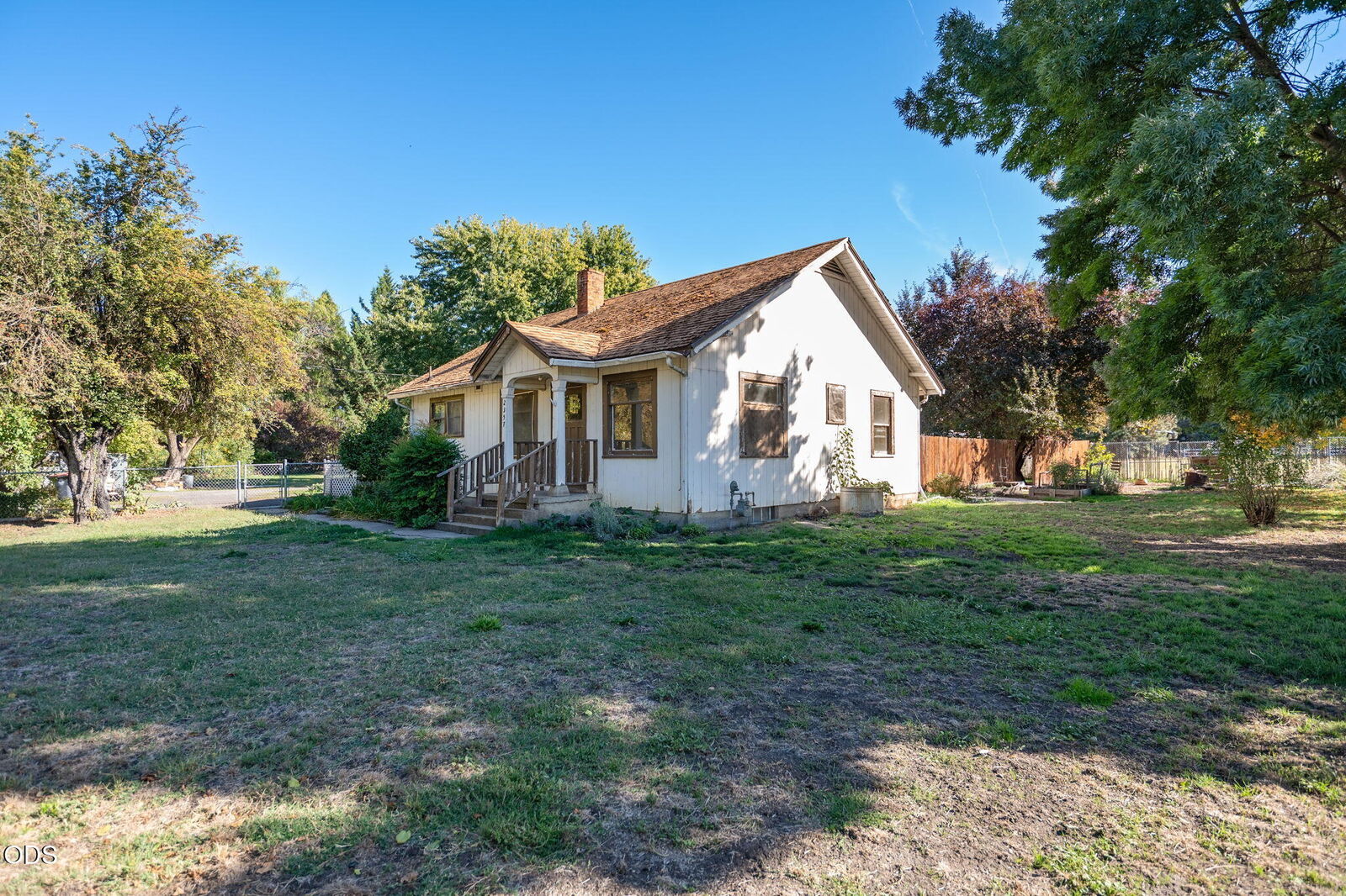 Property Photo: 2357 Ross Lane OR 97501