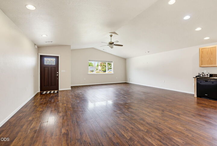 Property Photo:  104 Vista Circle  OR 97537 
