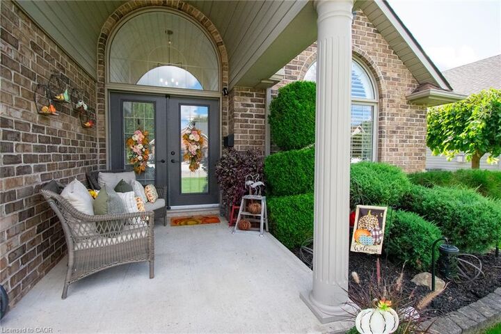 Property Photo:  10 Meadowbrook Court  ON N1A 3H6 