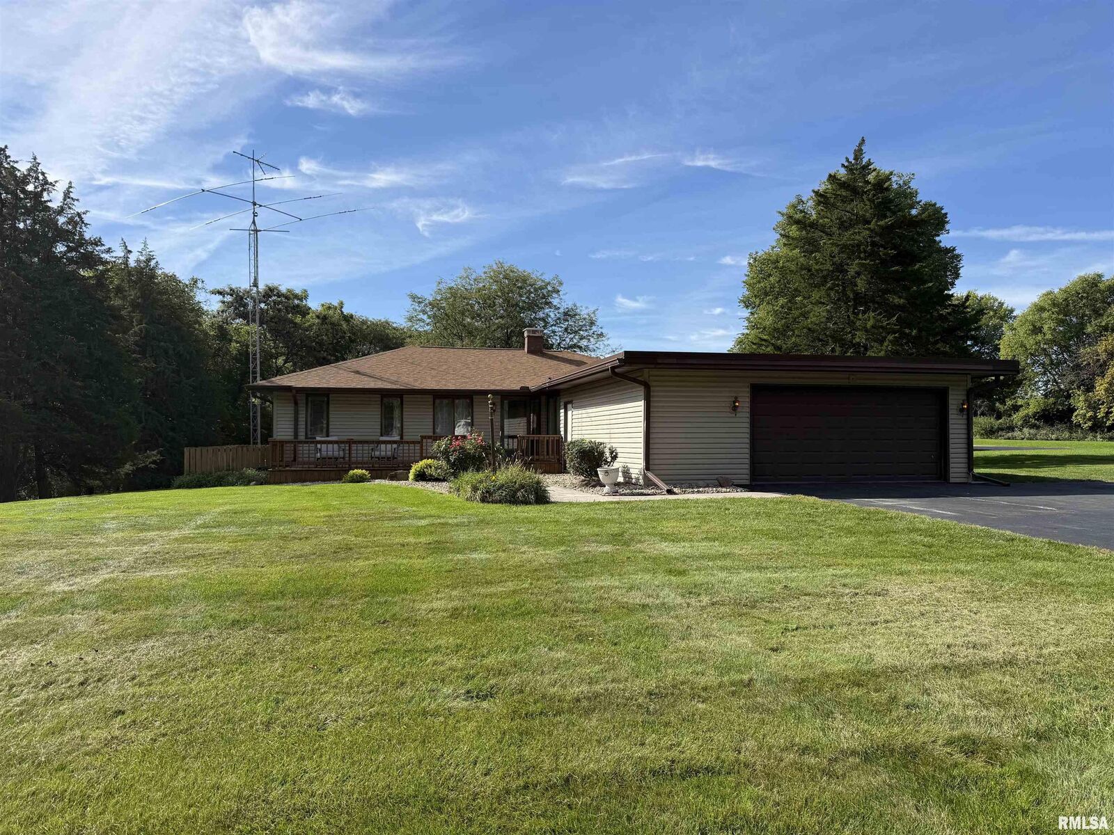 Property Photo: 2540 S Lake Storey Road IL 61401