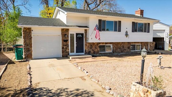 Property Photo: 11 Macgregor Rd CO 81001
