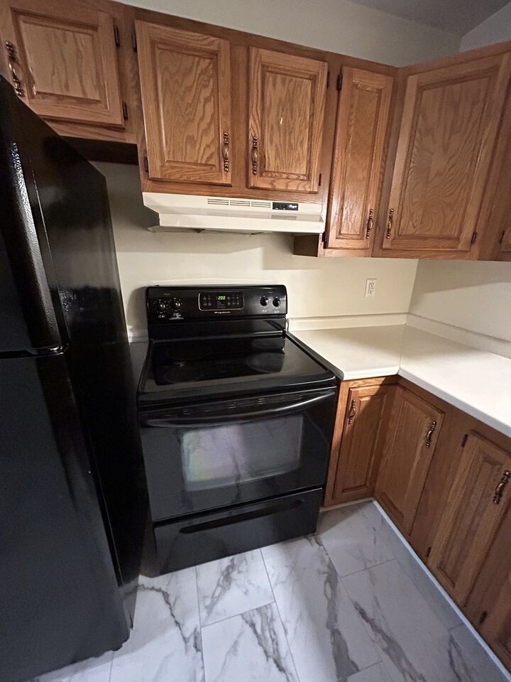 Property Photo: 62 Main 1R MA 01463