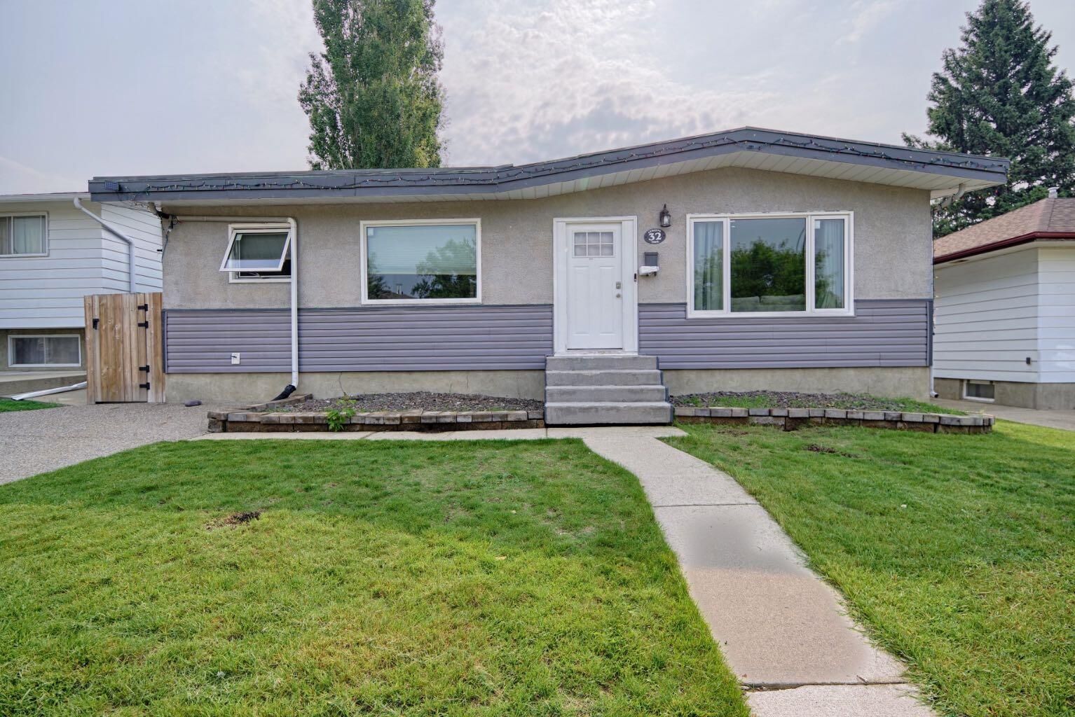 Property Photo:  32 Lemoyne Crescent W  AB T1K 4A5 
