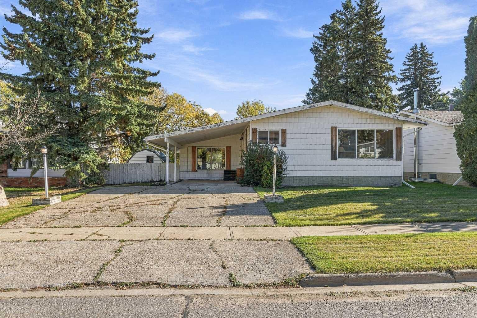 Property Photo: 3305 55 Avenue AB T9V 1K6