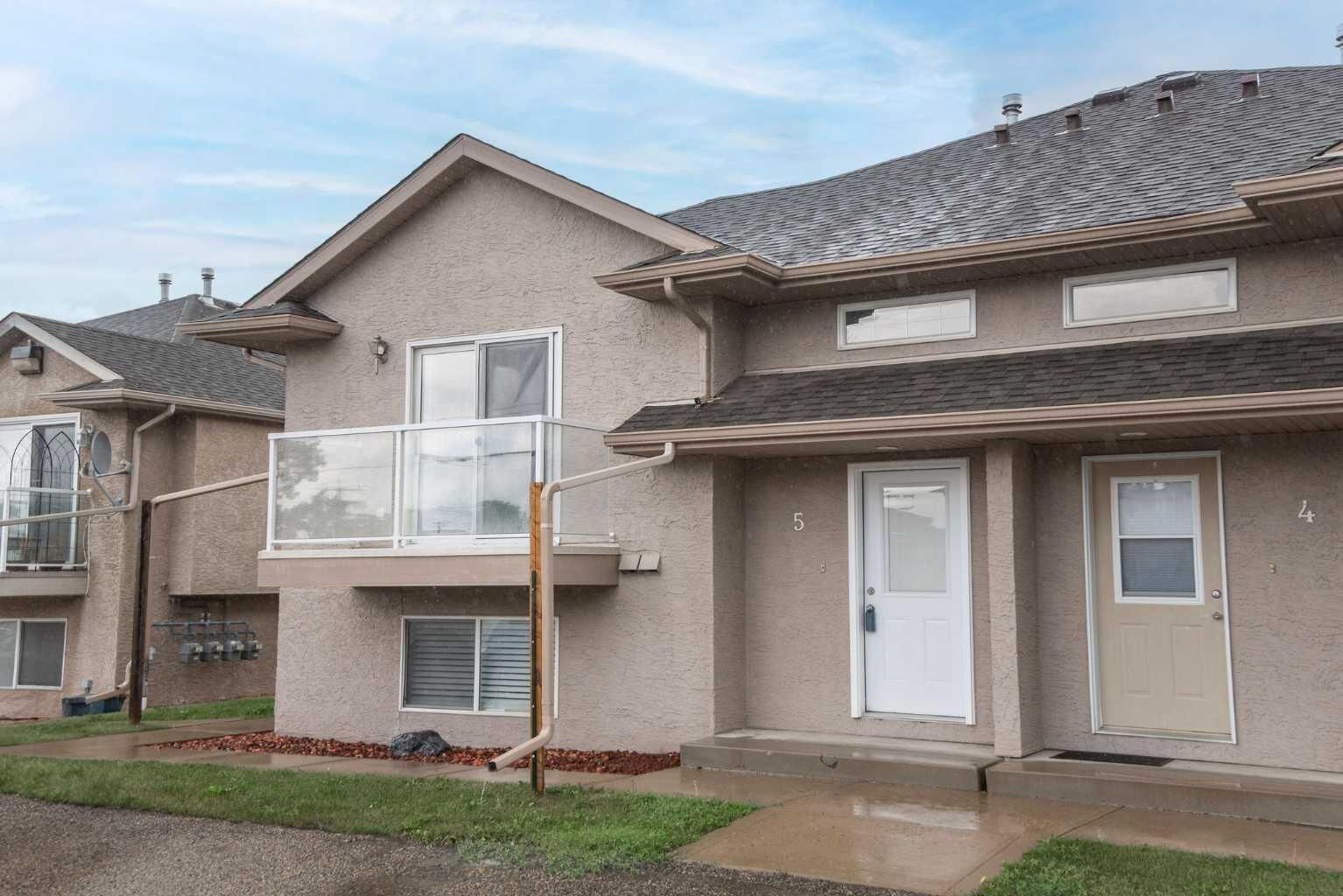 Property Photo:  4626 44 Street 5  AB T4S 1W7 