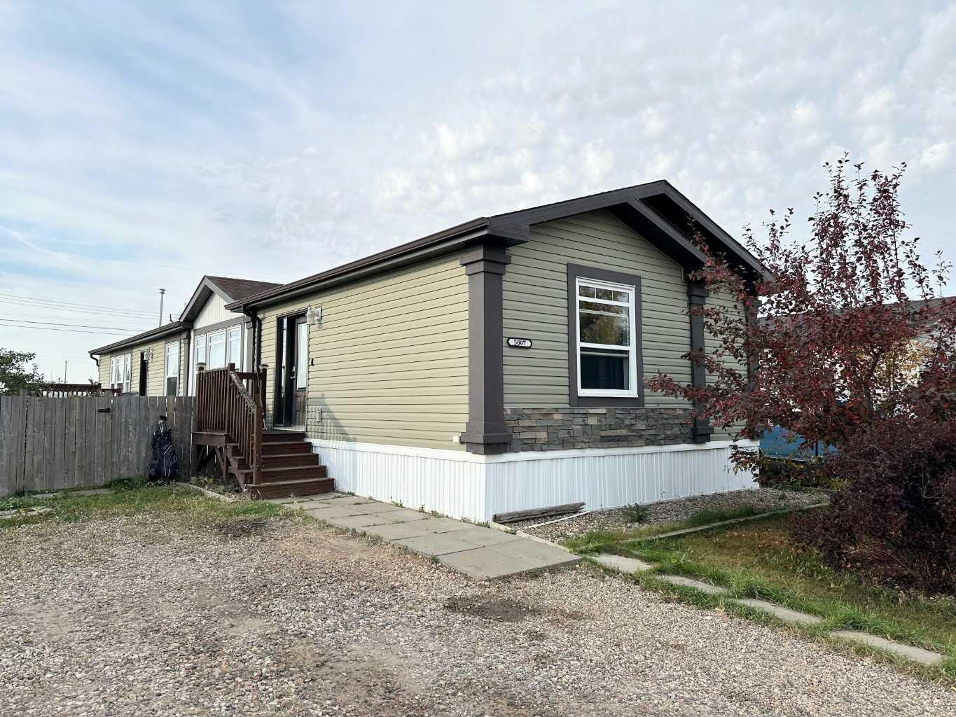 Property Photo:  5007 44 Avenue  AB T9X 0A9 
