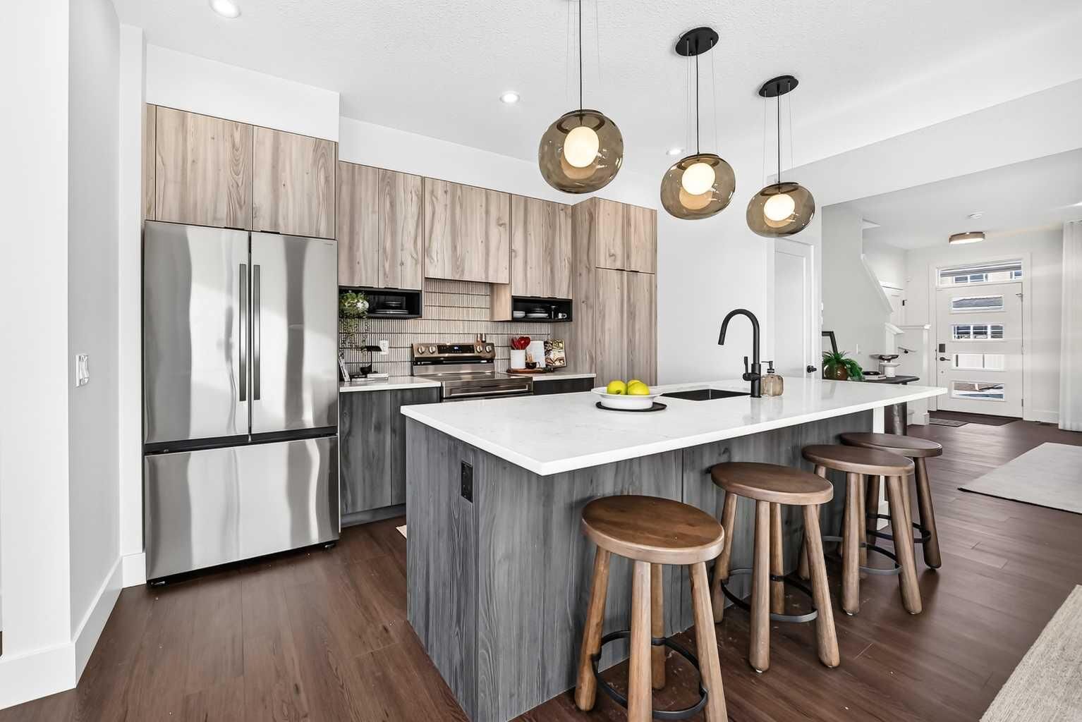 Property Photo:  421 Clydesdale Avenue  AB T4C 3L8 