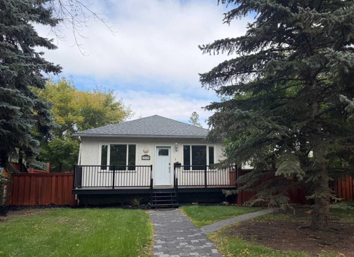 Property Photo: 10108 94 Avenue AB T8V 0K8