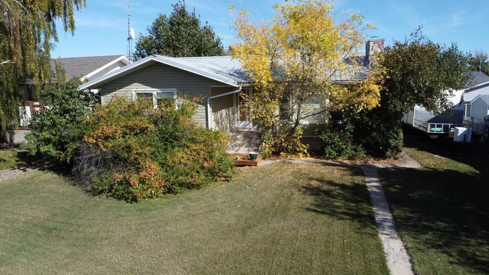 Property Photo:  310 Nill Place  AB T0J 1P0 