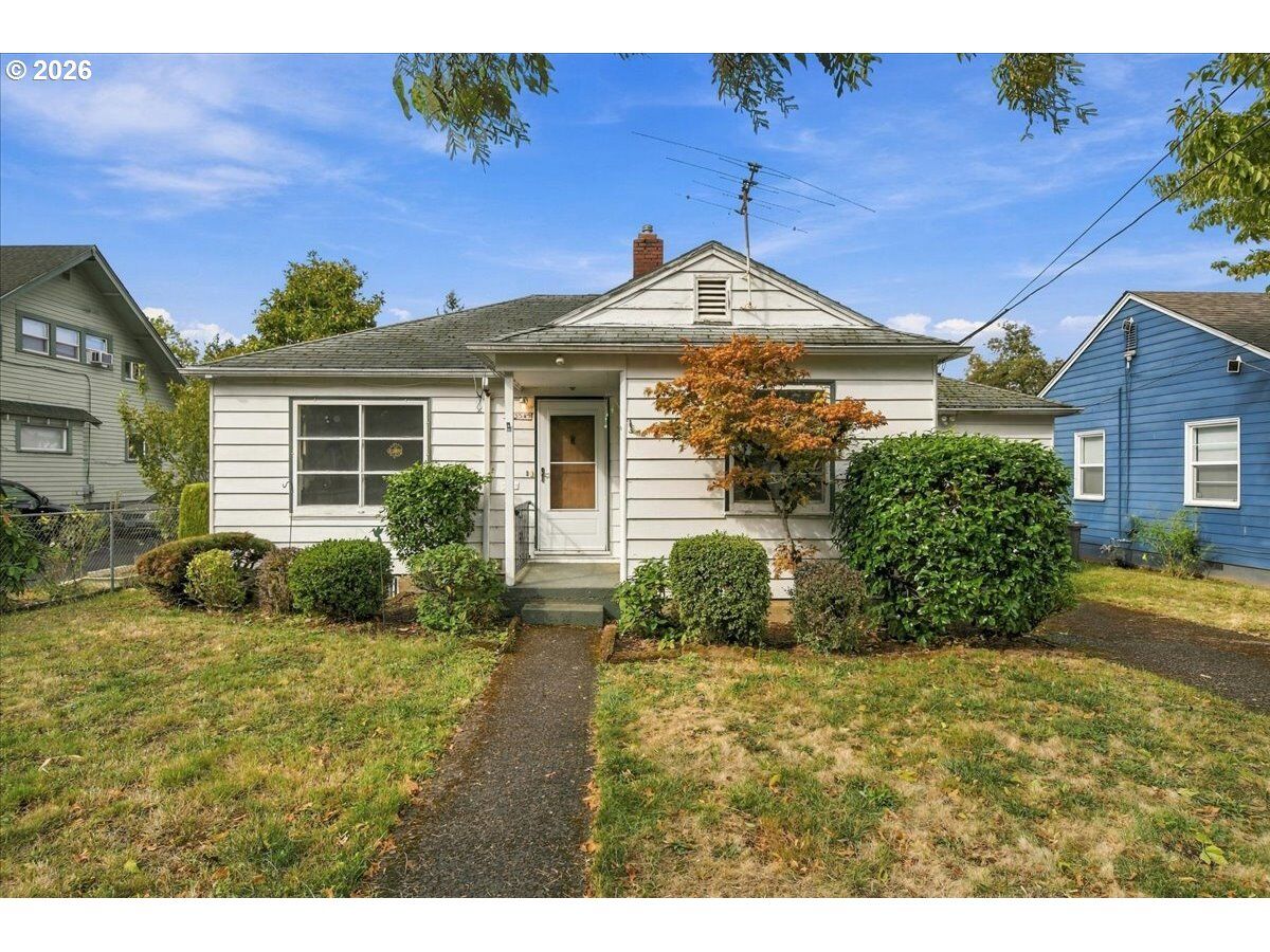 Property Photo:  3545 SE 74th Ave  OR 97206 