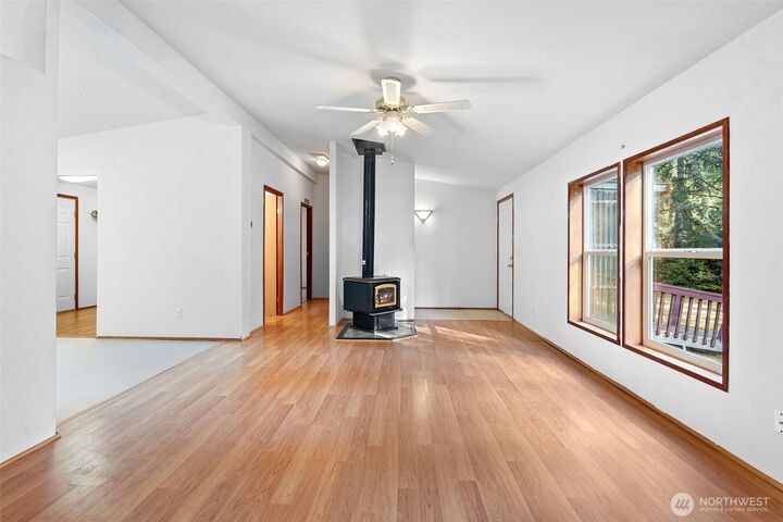 Property Photo: 261 E Pinedirosa Road WA 98592