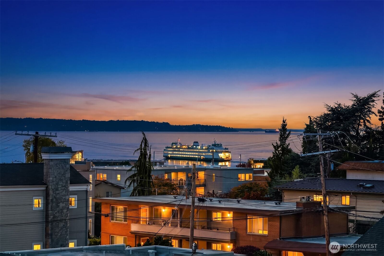 Property Photo:  505  5th Avenue S 305  WA 98020 