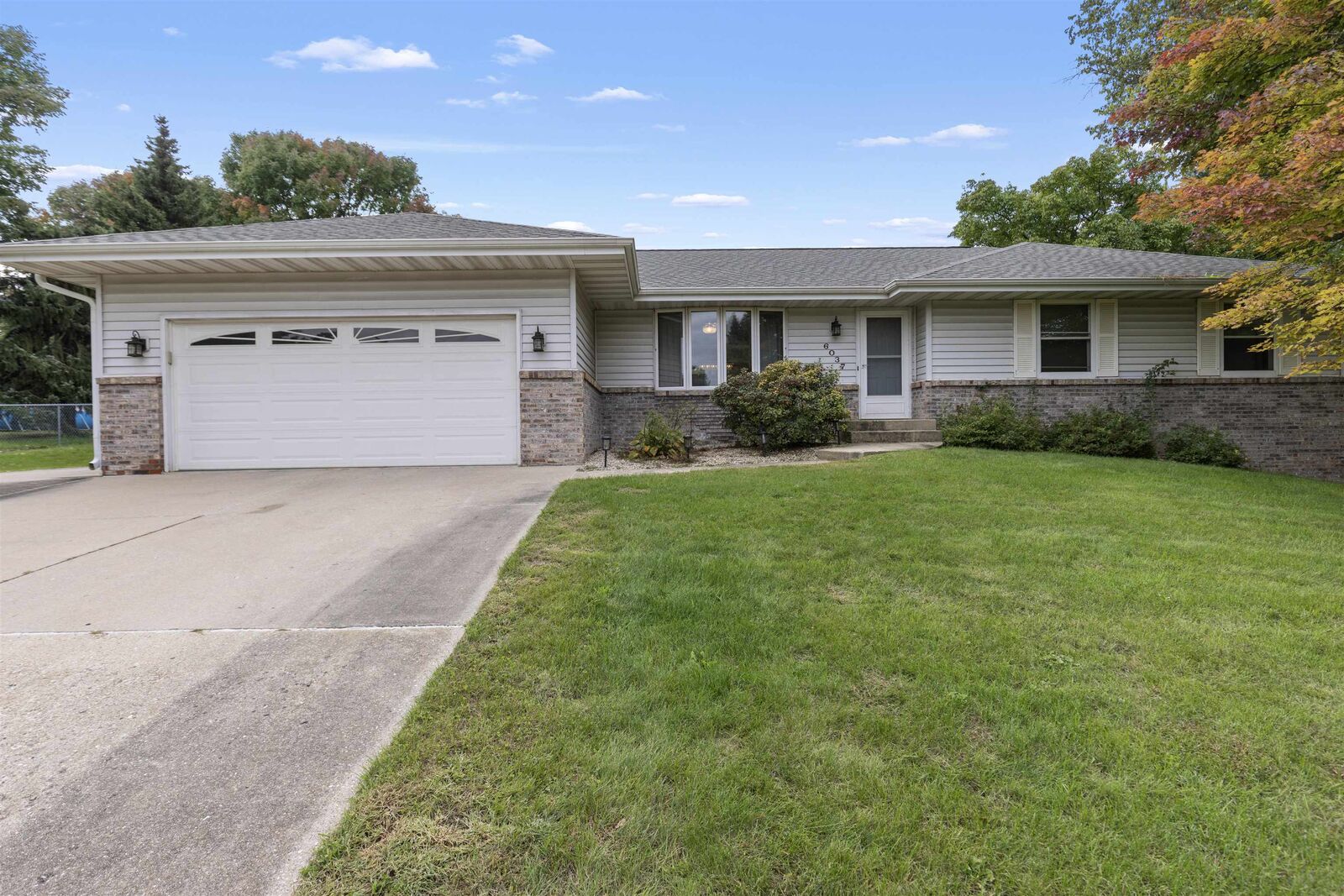 Property Photo: 6037 Banbridge Drive IL 61073