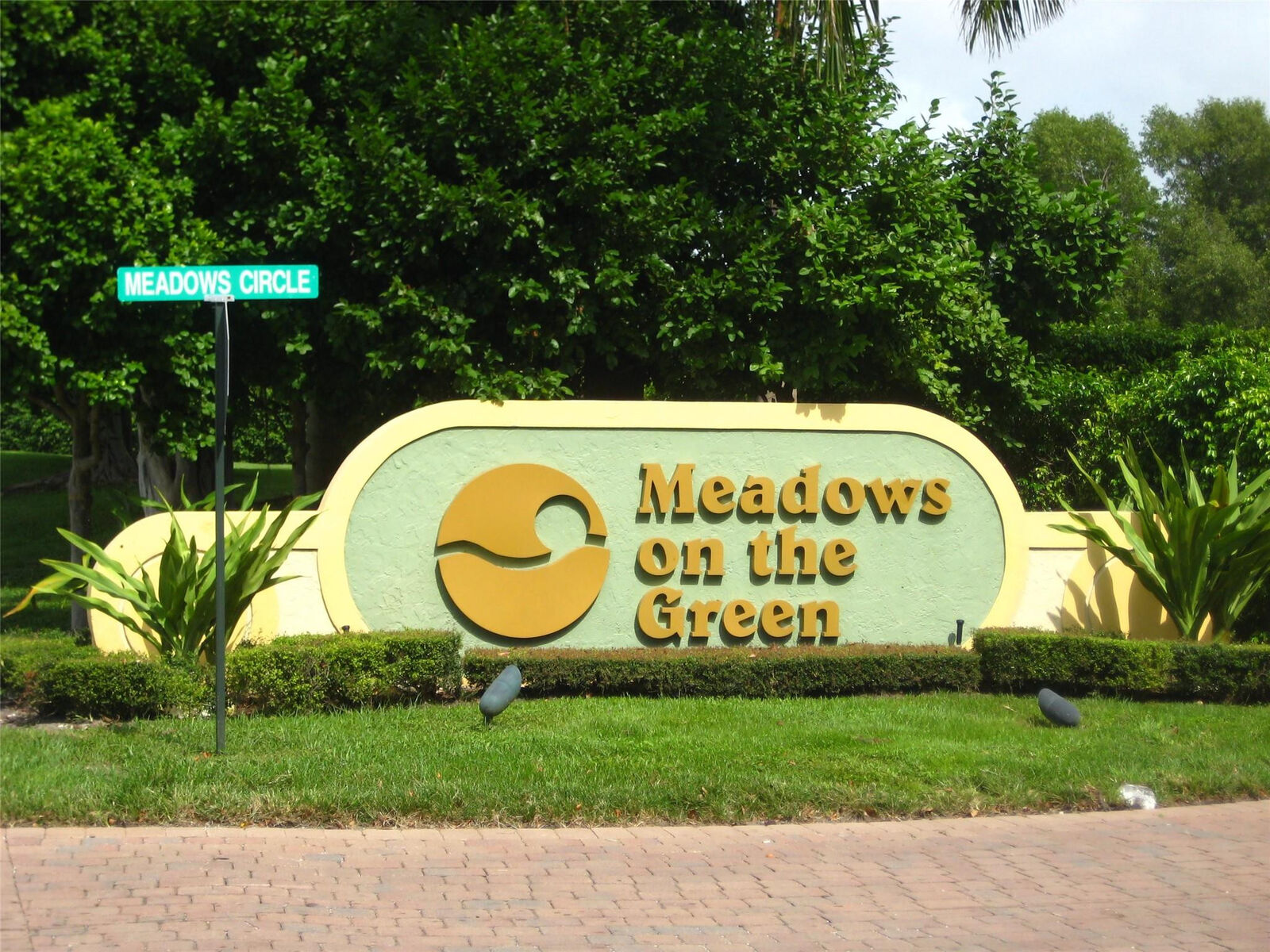 Property Photo:  1835 Meadows Circle  FL 33436 