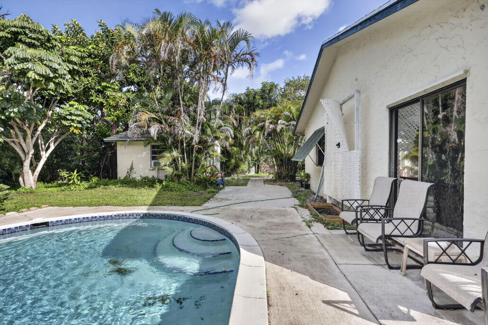 Property Photo:  1209 NW 8th Street  FL 33426 