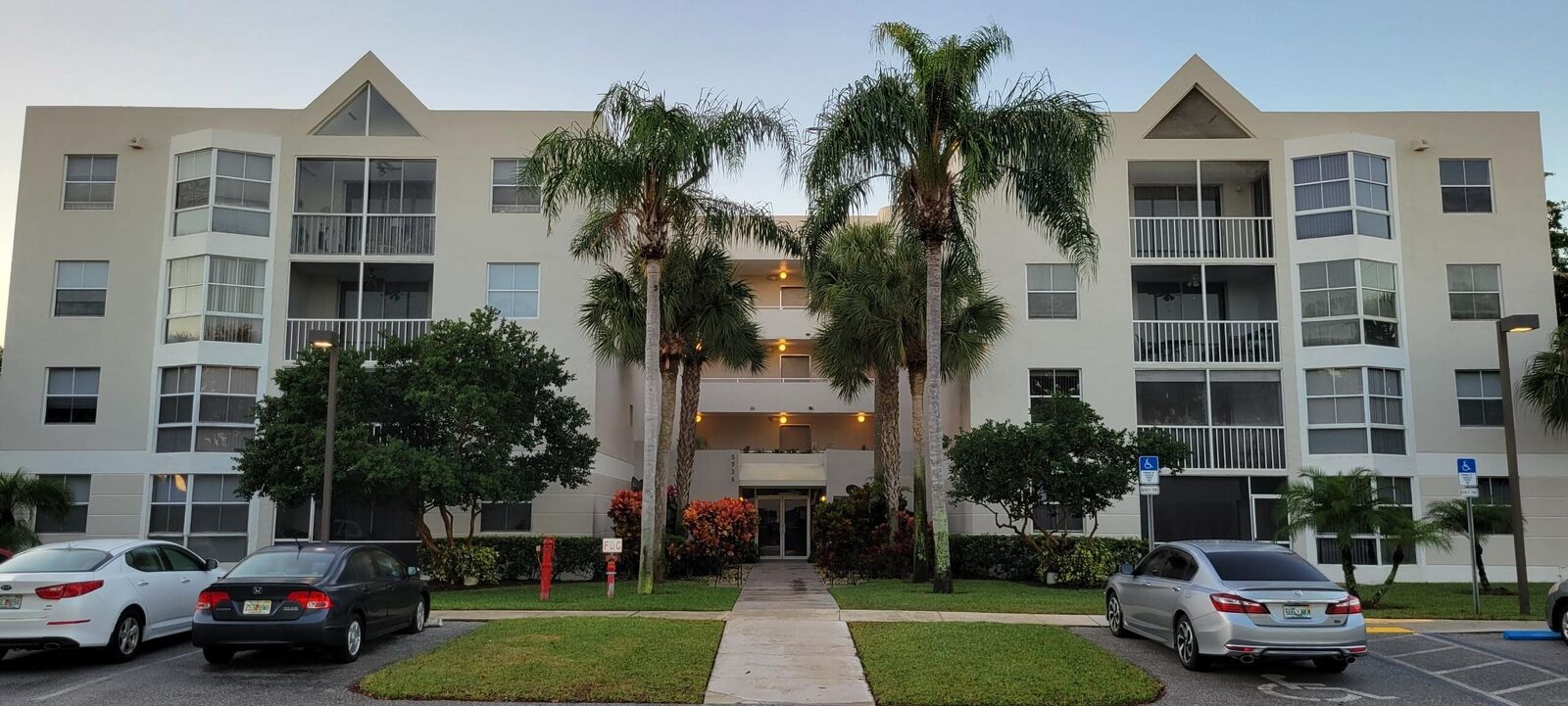 Property Photo:  5936 Morningstar Circle 202  FL 33484 