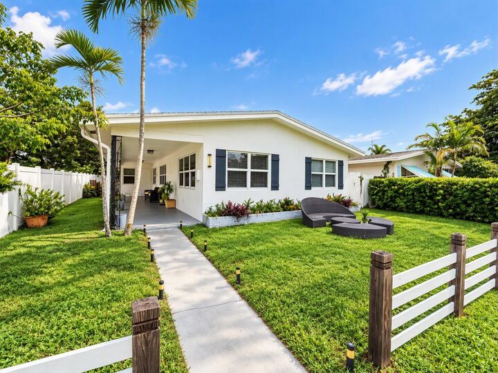 Property Photo: 131 NE 19th Avenue 1-3 FL 33060