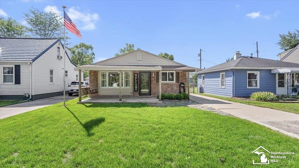 Property Photo: 13637 Wright Street MI 48173