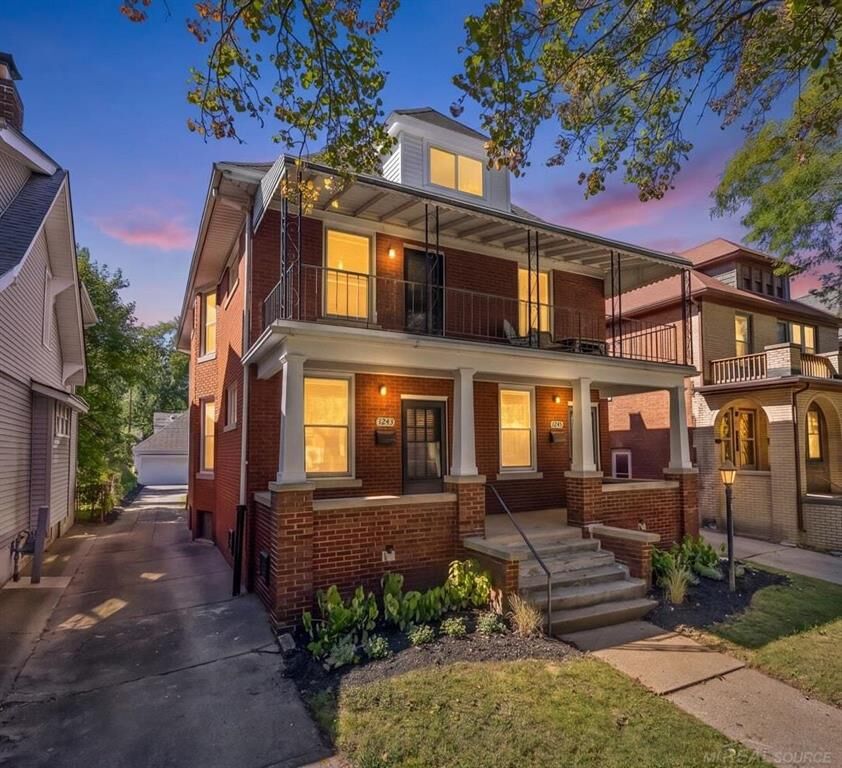 Property Photo:  1243 Lakepointe Street  MI 48230 