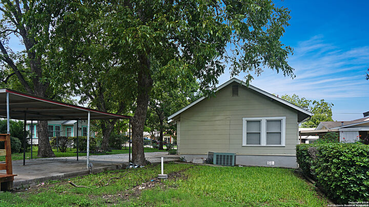 Property Photo:  1506 Waverly Ave Studio 2  TX 78201 