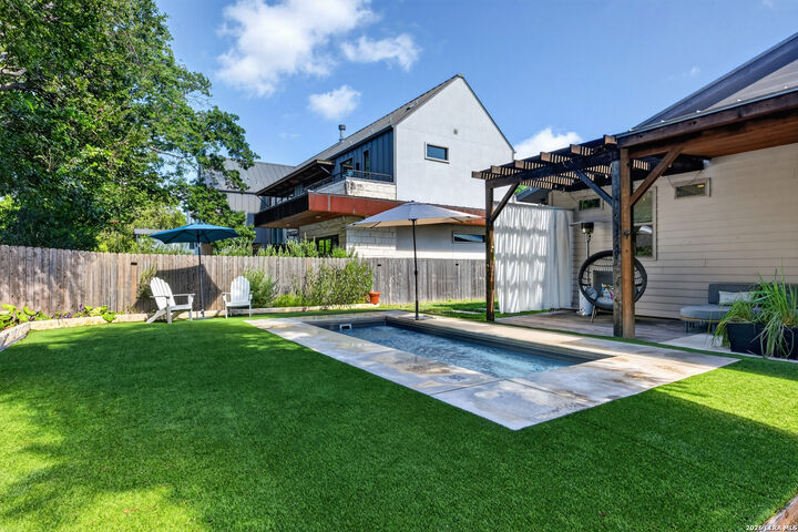 Property Photo:  426 E Fest St  TX 78204 