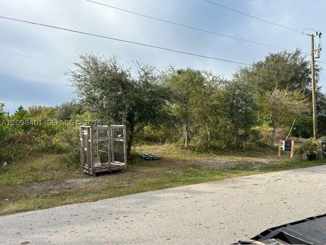 Property Photo:  808 Fredeerick Reid St E  FL 33974 