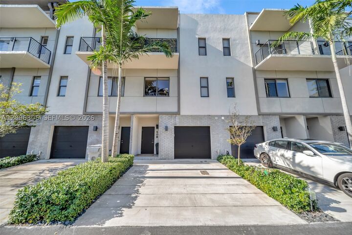 Property Photo:  508 SE 1st Cir  FL 33060 