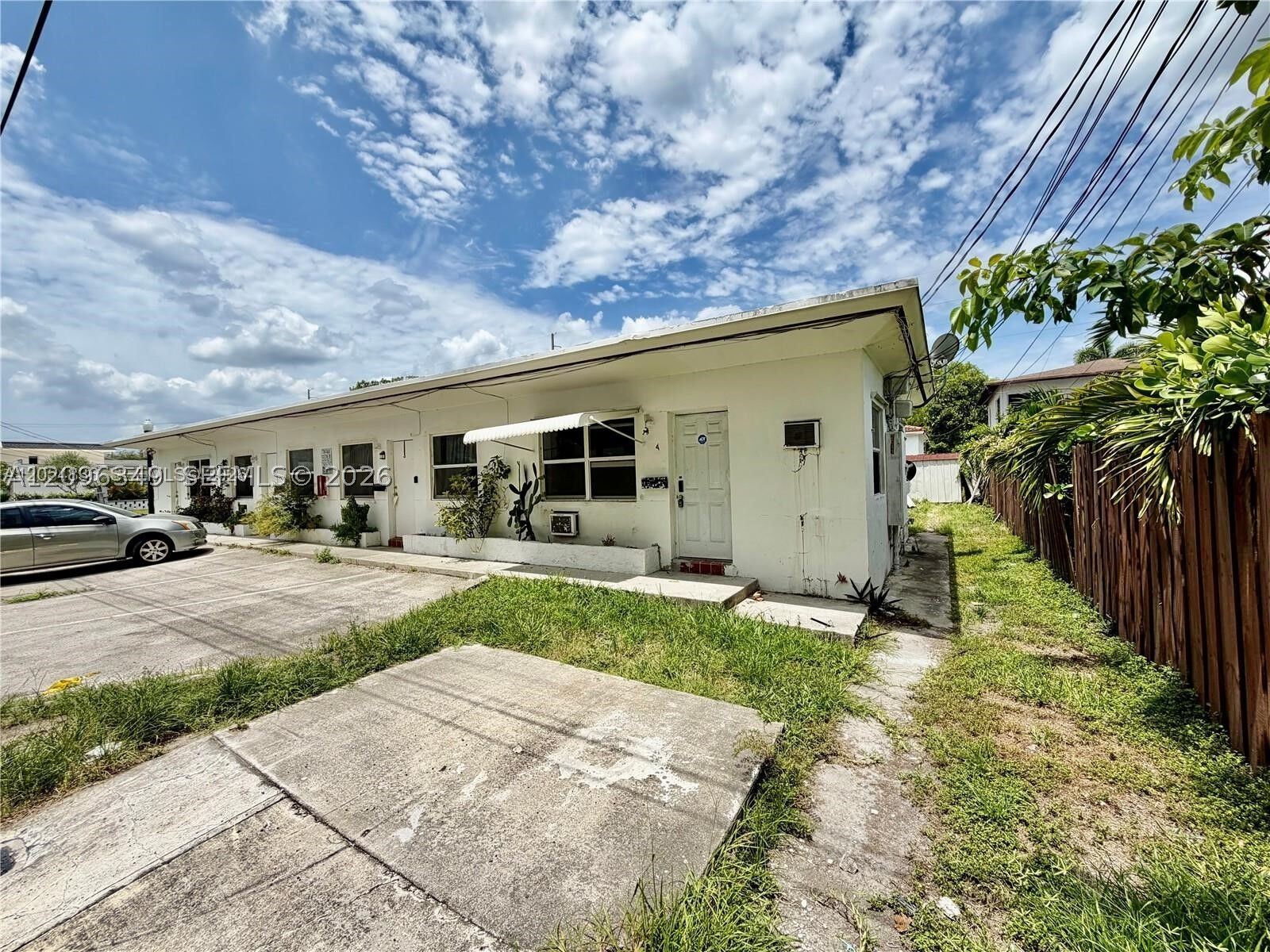 Property Photo:  2041 Jackson St 2  FL 33020 