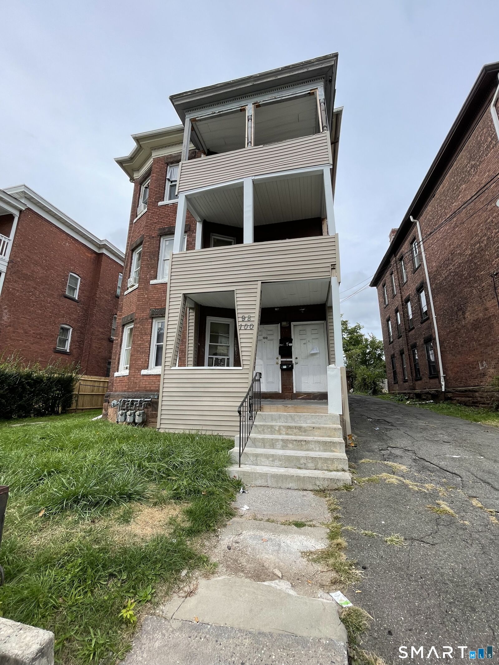 Property Photo: 98-100 Russ Street CT 06106