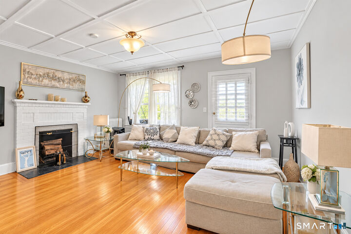 Property Photo:  18 Robin Road 1  CT 06119 