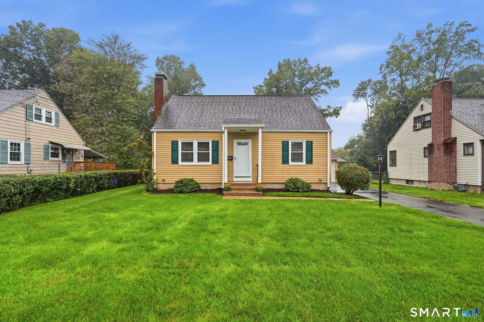 Property Photo:  120 White Street  CT 06042 