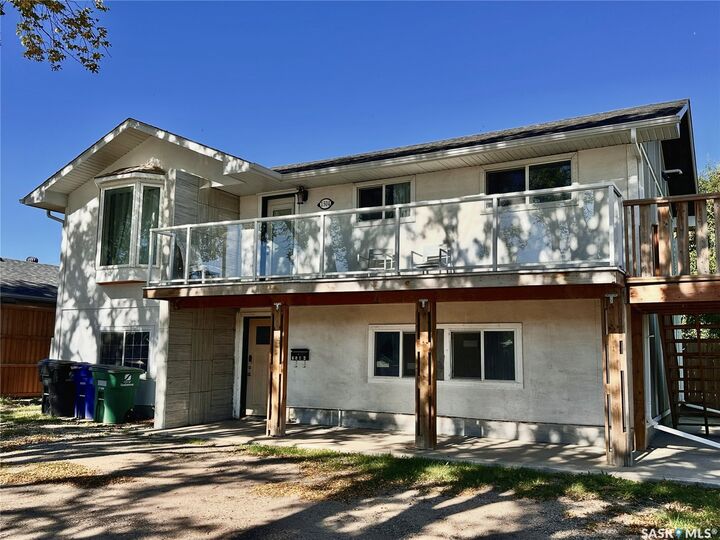 Property Photo:  1504 33rd Street W  SK S7L 0X2 