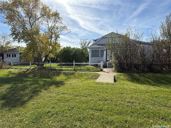 Property Photo:  7 1st Avenue  SK S0H 4A0 