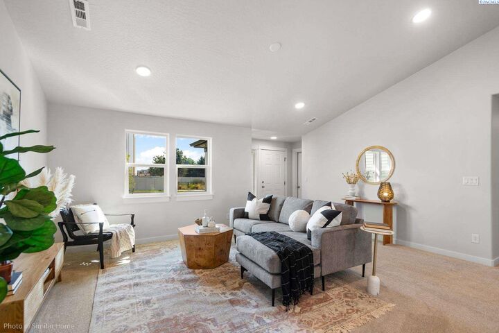 Property Photo:  108 Blantons Lp  WA 98930 