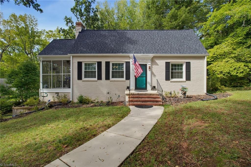 Property Photo:  925 Seymour Court  NC 27288 